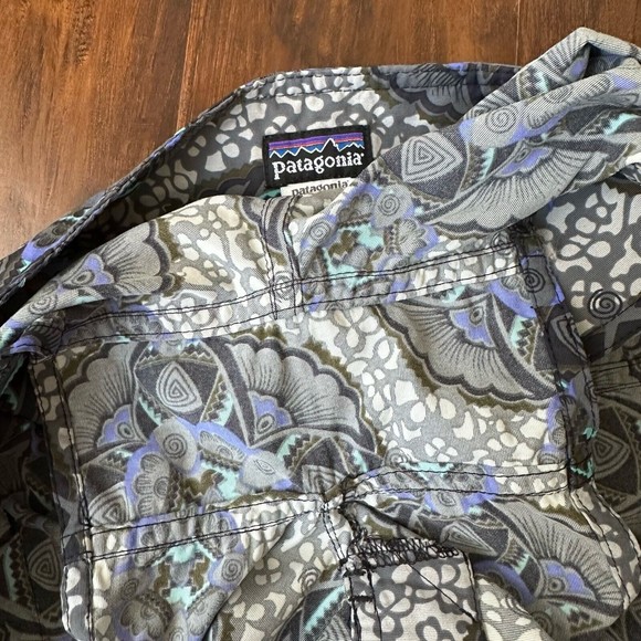 PATAGONIA Womens Wavefarer Board Shorts in Gray Floral - Picture 6 of 9